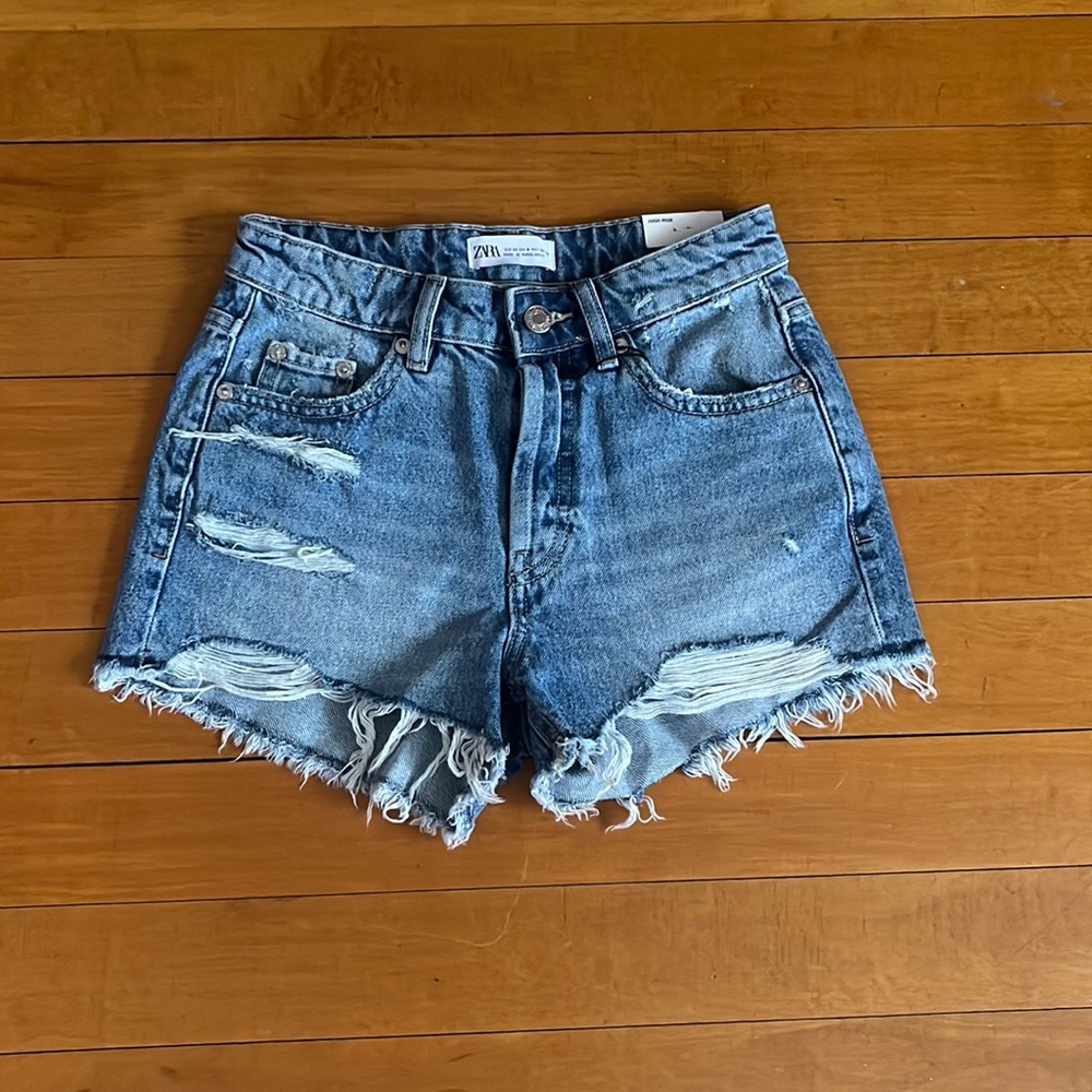 Zara high-rise Jean shorts. Size zero, never worn only tried on.